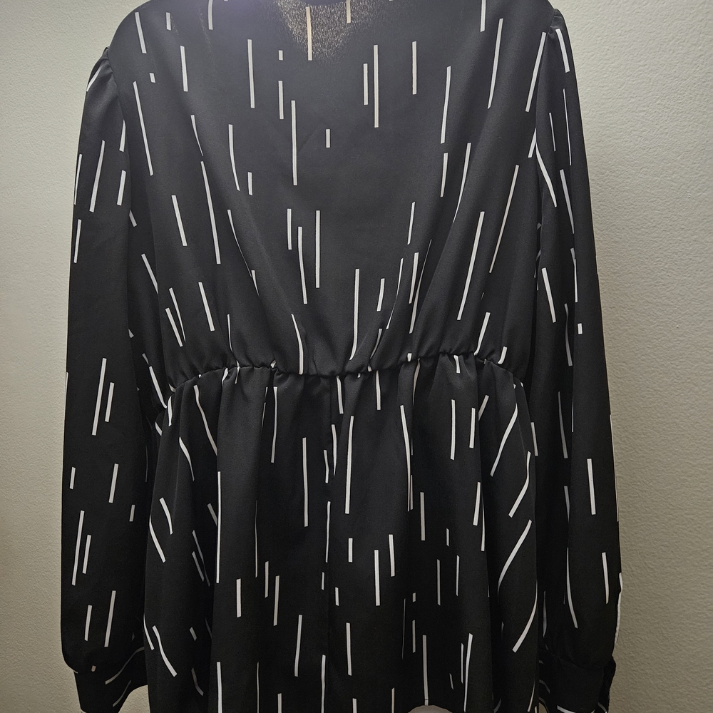Sophesticated Black and White Women's Blouse - Picture 3 of 3